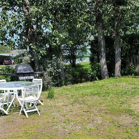 Lower Level Apt 6Ft High Close To Hwy Netflix Wifi Appartement Edmundston Buitenkant foto