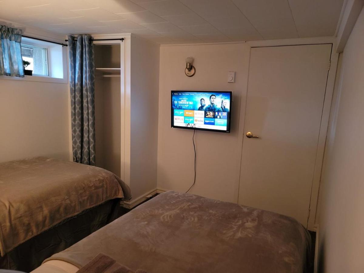 Lower Level Apt 6Ft High Close To Hwy Netflix Wifi Appartement Edmundston Buitenkant foto