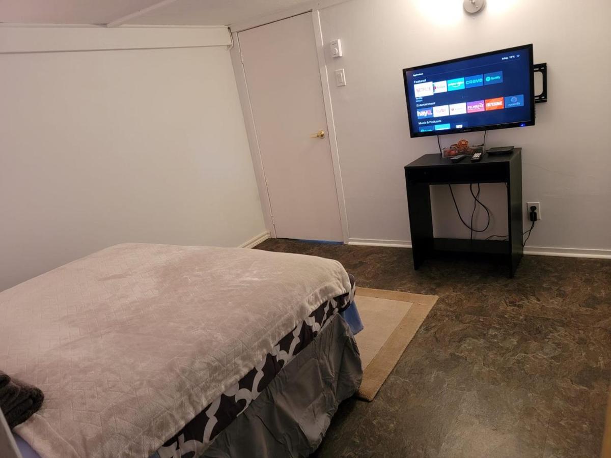 Lower Level Apt 6Ft High Close To Hwy Netflix Wifi Appartement Edmundston Buitenkant foto
