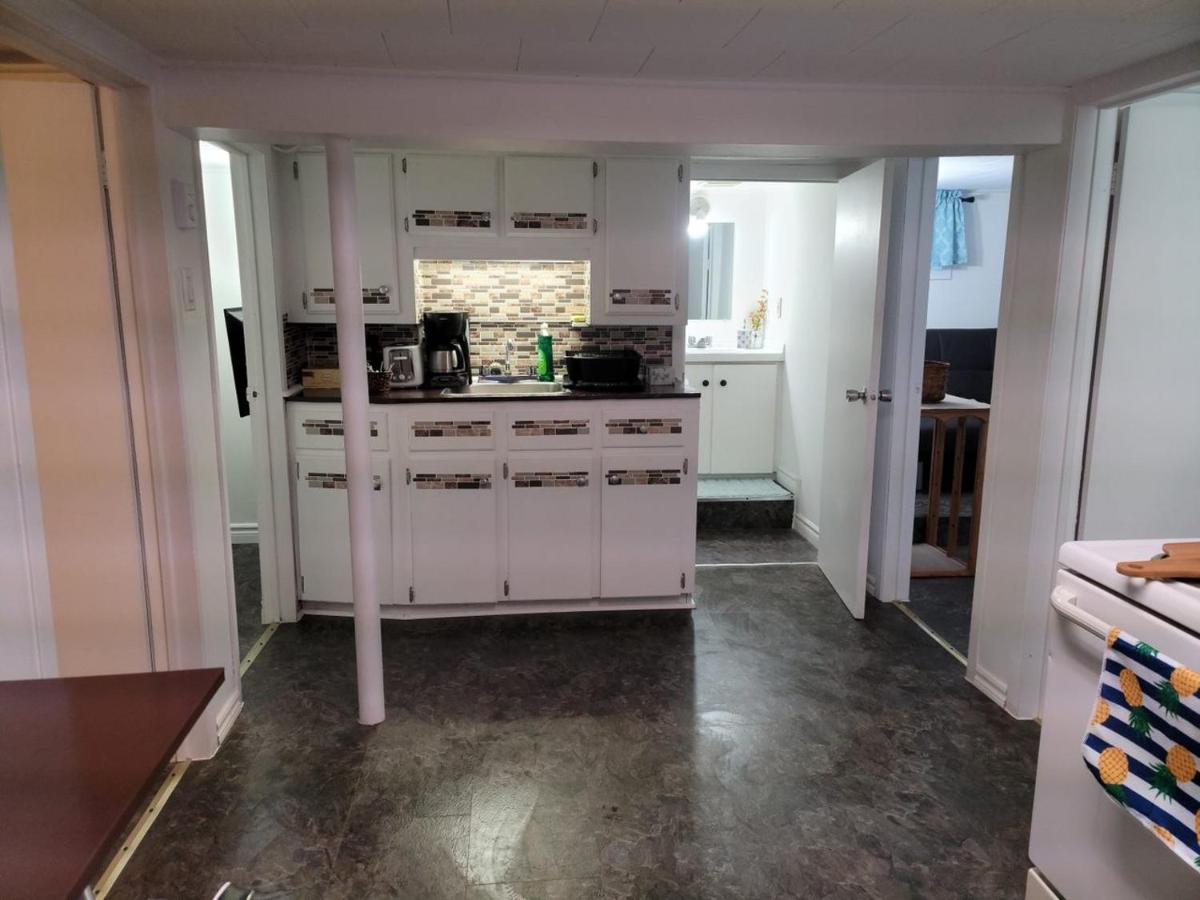 Lower Level Apt 6Ft High Close To Hwy Netflix Wifi Appartement Edmundston Buitenkant foto
