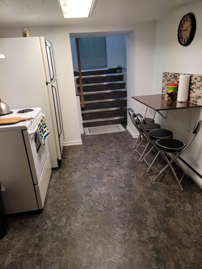 Lower Level Apt 6Ft High Close To Hwy Netflix Wifi Appartement Edmundston Buitenkant foto